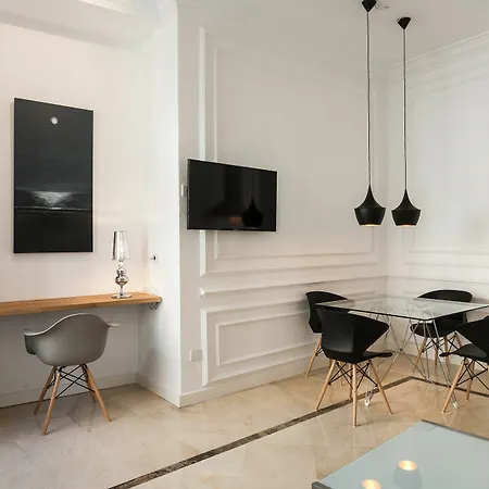 Maragata Plaza Reina Apartment