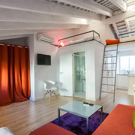 Maragata Plaza Reina Apartment *